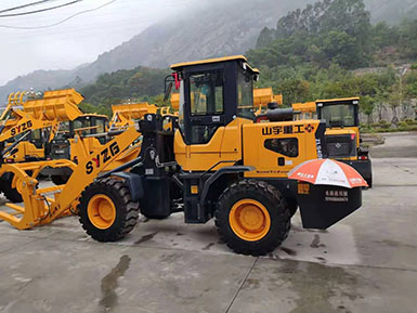 恭喜羅總喜提新車，山宇裝載機(jī)940走起，山宇重工，助您成功！